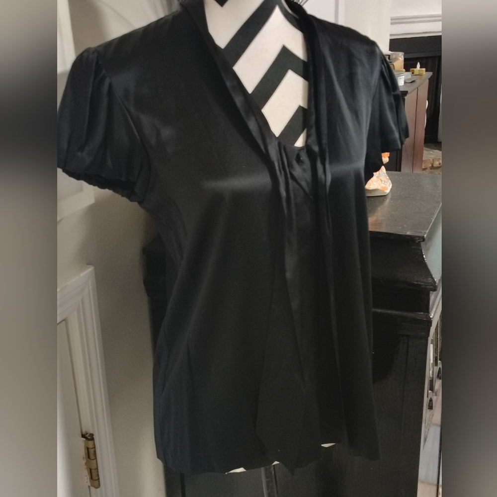 Theory Silk Brionel Top Women's Medium Charmeuse Blouse Black Front Tie Buttoned - Picture 4 of 11